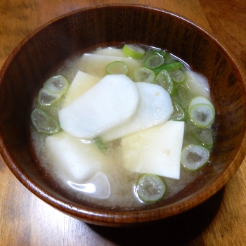 豆腐と蕪の味噌汁