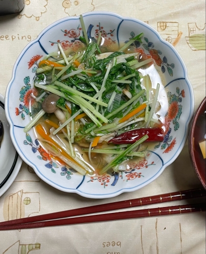 作ってみました❣️
水菜を入れると味が薄くなるかなと思い、麺つゆは分量以上入れました！
そしたら味は丁度良かったです！！
真鱈が無かったので、甘塩鱈を使いました