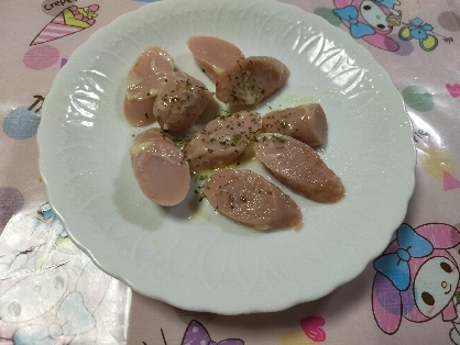 (⊙ω⊙)魚肉ソーセージをマヨネーズと、コンソメで、炒めると美味しいですね╰( Ｕ ・ᴥ・)m魚肉が豚肉とかにも近づいた感じがしますね