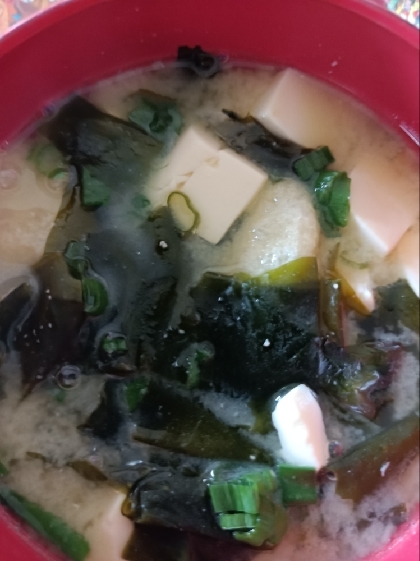 豆腐とわかめと小松菜のお味噌汁