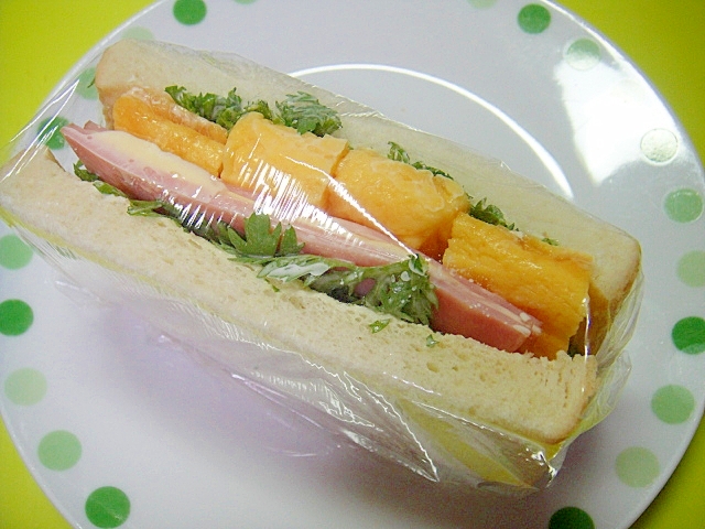 ハムと春菊卵焼きのサンドイッチ