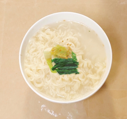 キャベツとほうれん草の煮込みラーメン