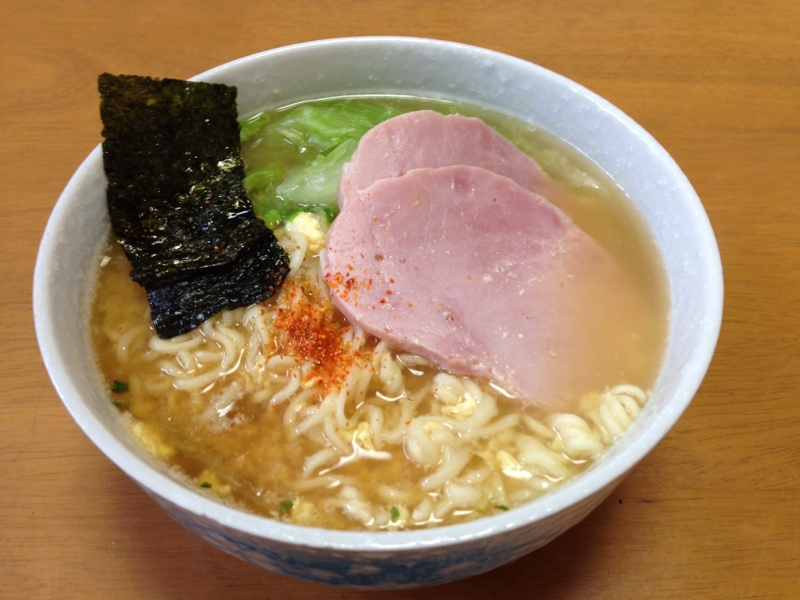 絶品！厚切りハムと卵のさっぱりレタスラーメン