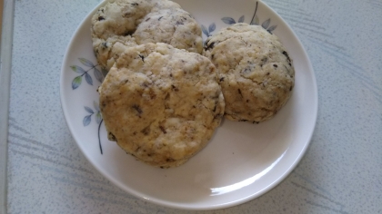 ルイボスティーで作ったところ非常に体にいい味になりました(笑)スコーンに近い食感で、ざくざく美味しかったです。ご馳走様です！