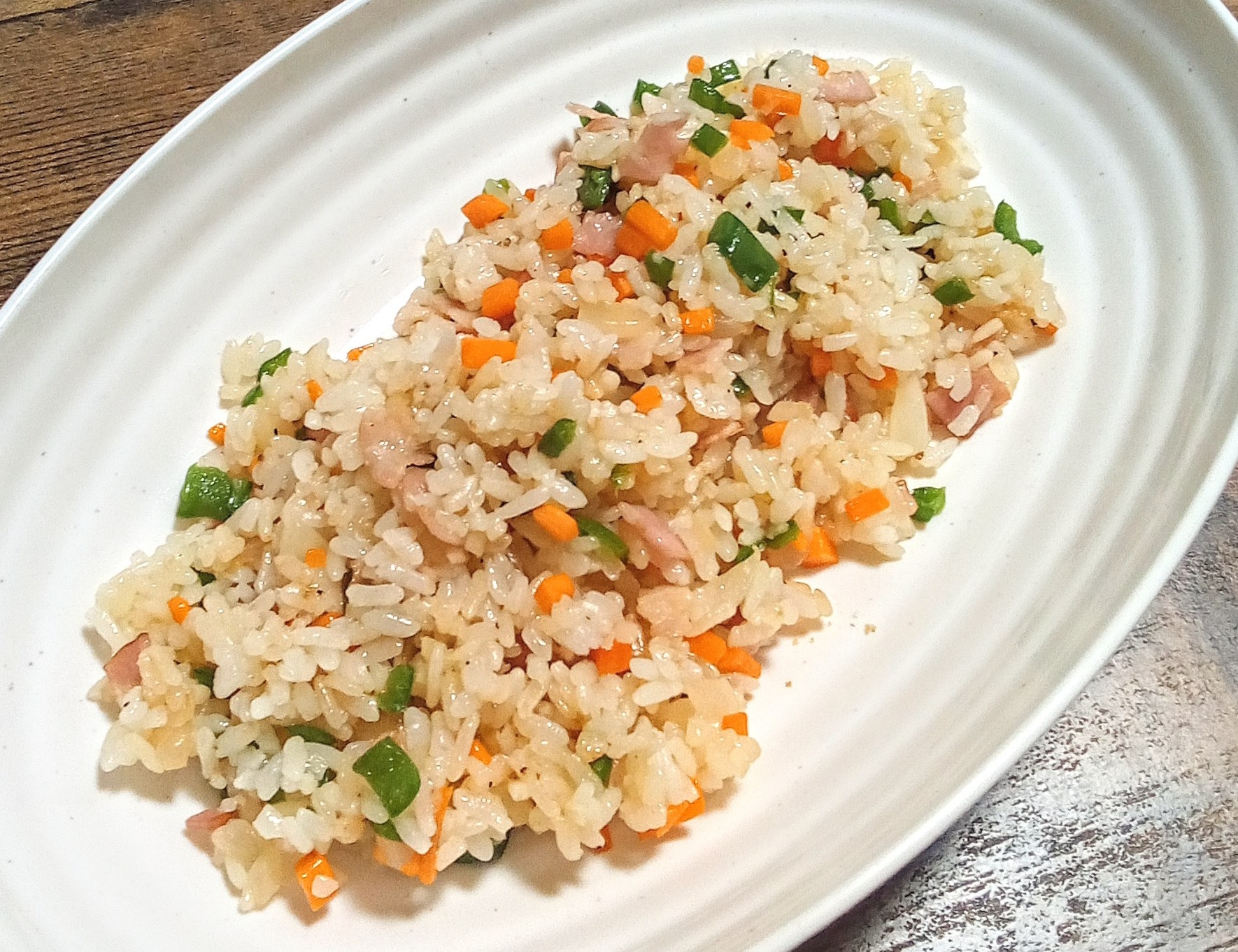 ニンジン・ピーマン・玉ねぎ・ベーコンでチャーハン♪