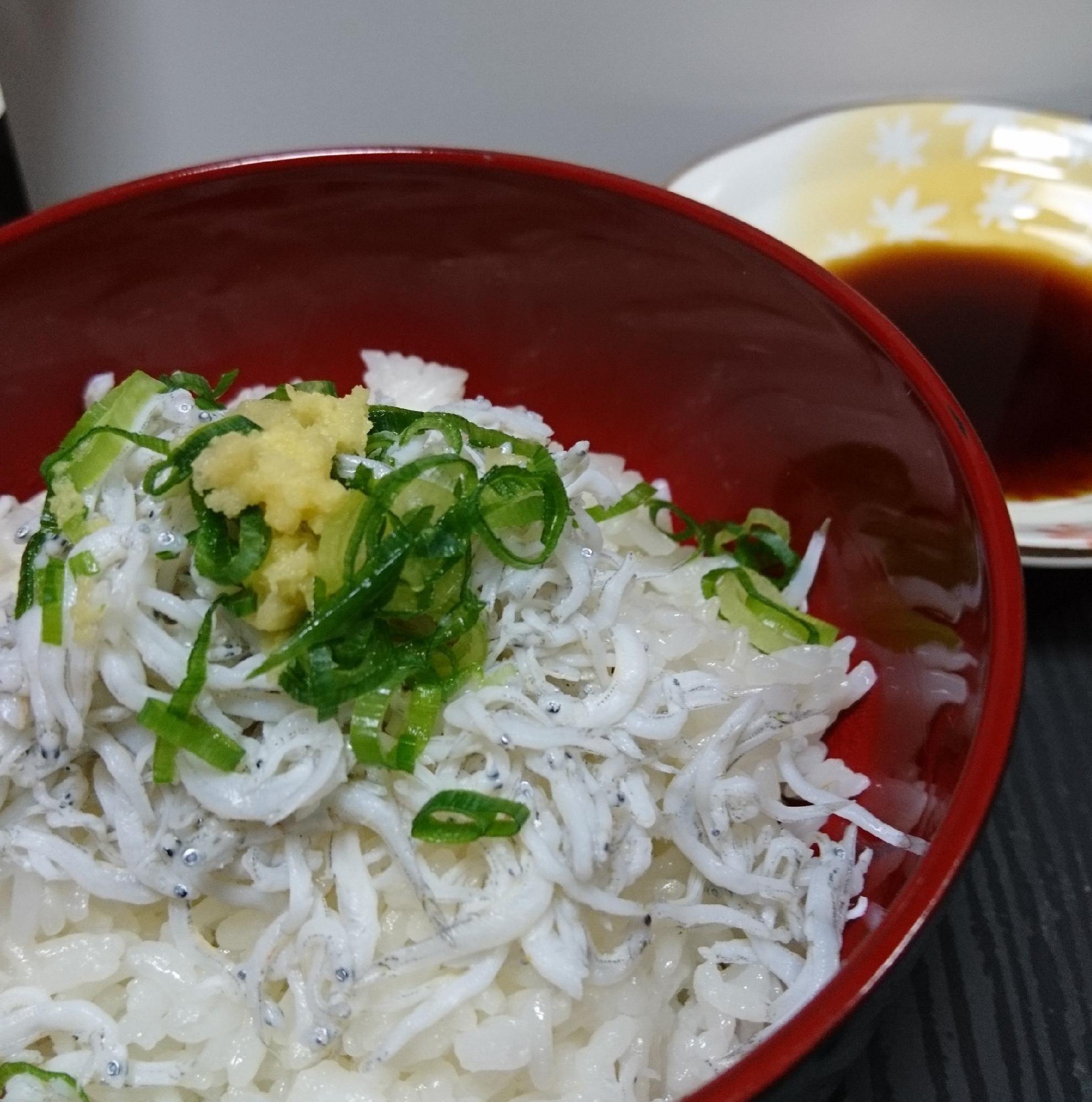 醤油にこだわるしらす丼