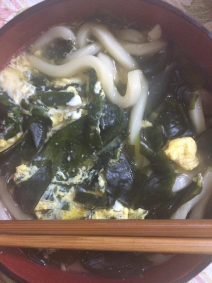 卵入りわかめうどん