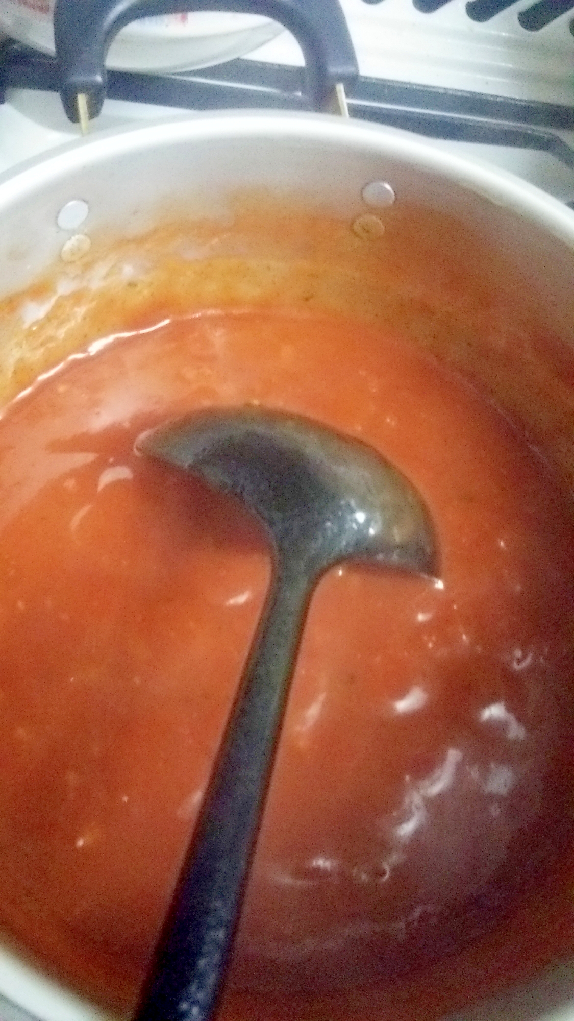 ナポリといちごのコンソメトマトソース