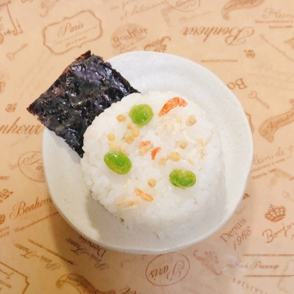 桜エビと枝豆・揚げ玉入り♡カラフル可愛いおにぎり