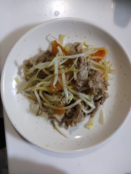 もやしと牛肉の炒め物