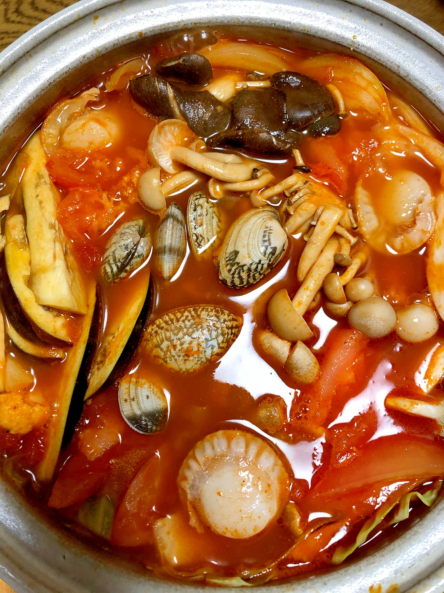 シメは絶品パスタで♪トマト缶で作る自家製トマト鍋