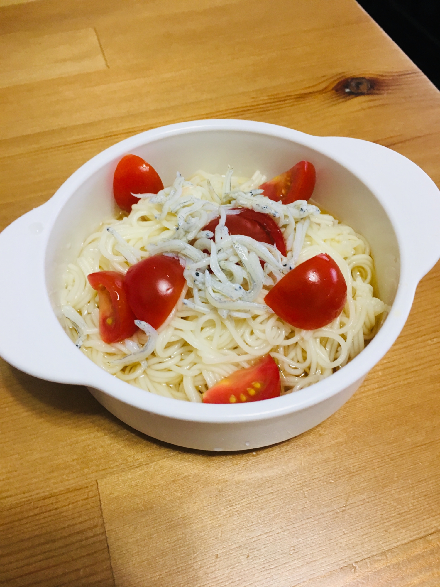 ２歳のお昼ご飯 トマトとしらすのそうめん レシピ 作り方 By Akim10 楽天レシピ