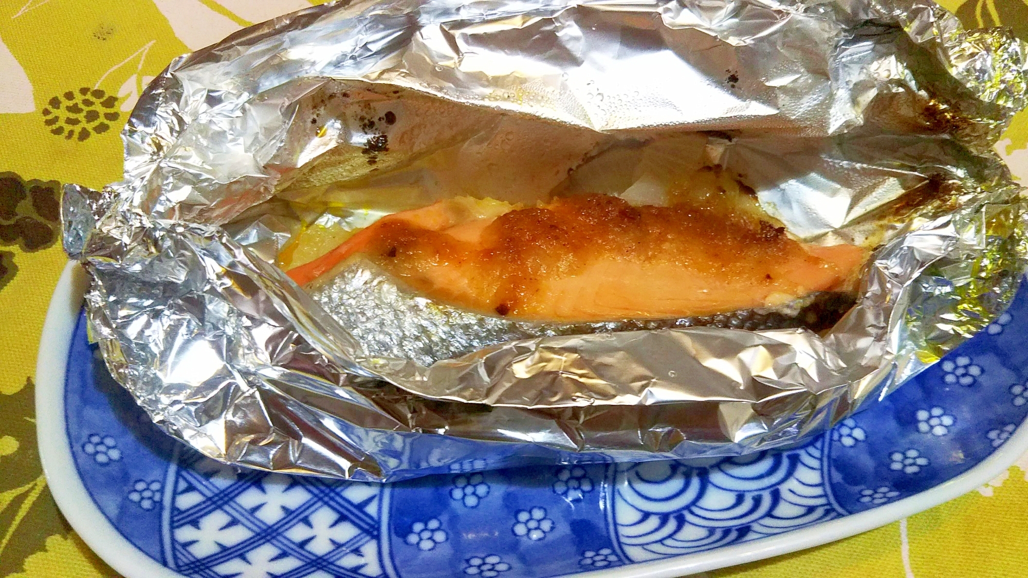 玉葱・鮭のｶﾚｰｸﾘｰﾑ・ホイル焼き