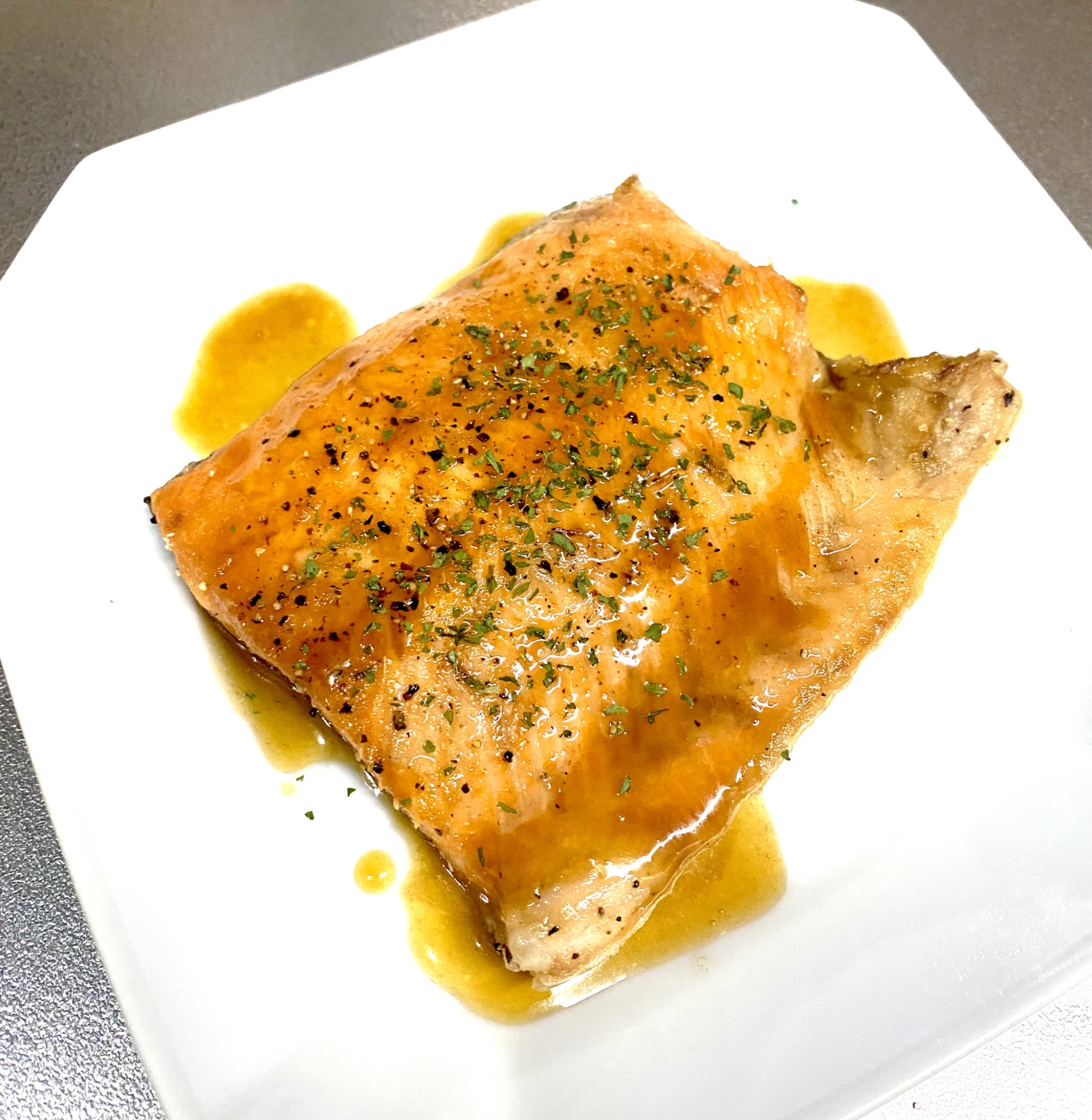 鱒のムニエル バター醤油ソースがけ