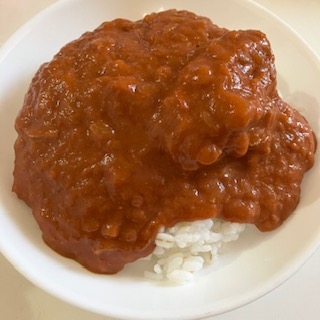 トマト缶の賞味期限が近いのよね～とレシピ検索してたら、家にあるもので出来そうなレシピ発見。
セロリは無かったので、香味野菜繋がりでにんじん入れてます。美味❤