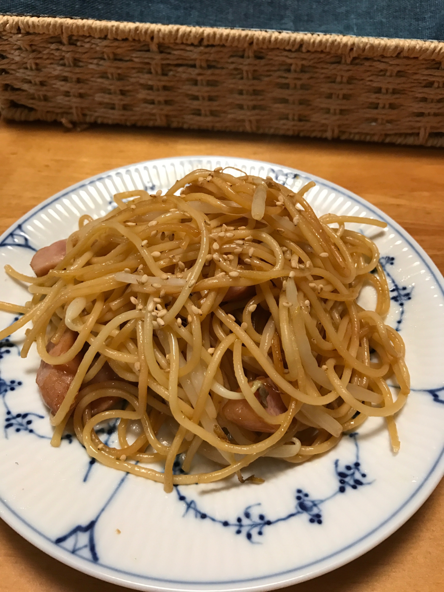 もやしとウインナーのパスタ