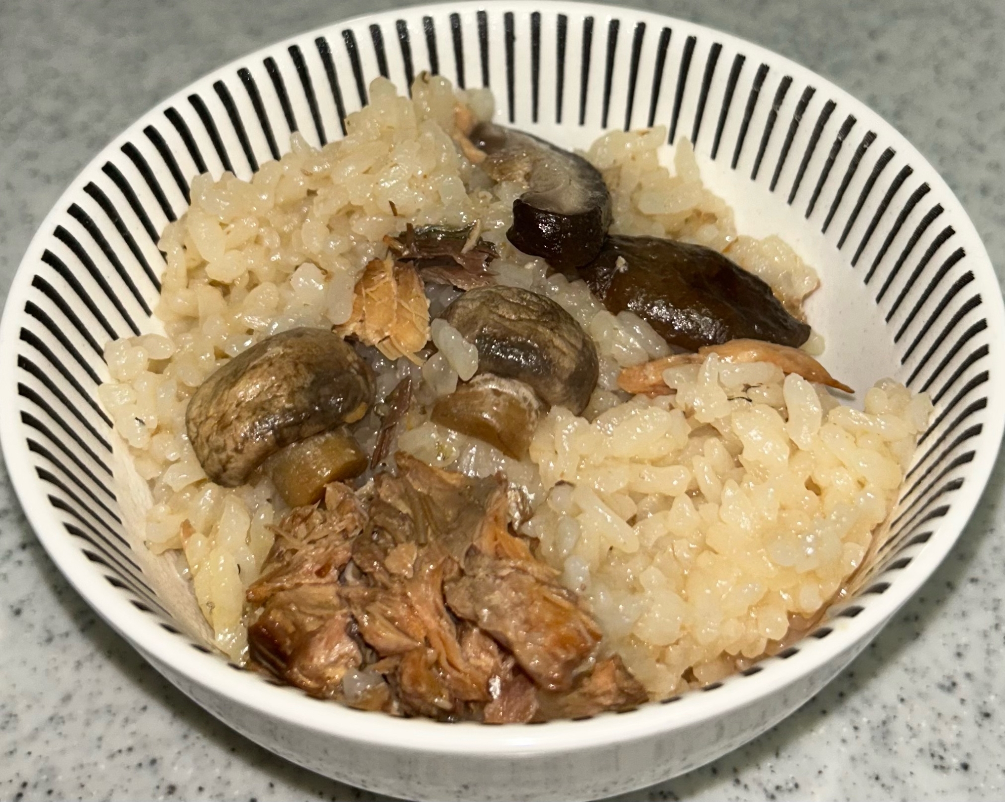 さば味噌缶ときのこの炊き込みごはん♪