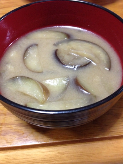 ナスにごま油が染み込んでおいしかったです！子供が気に入ってよく作ってます☆玉ねぎも入れたら少し甘くなってさらに子供がモリモリ食べてくれました( ^ω^ )