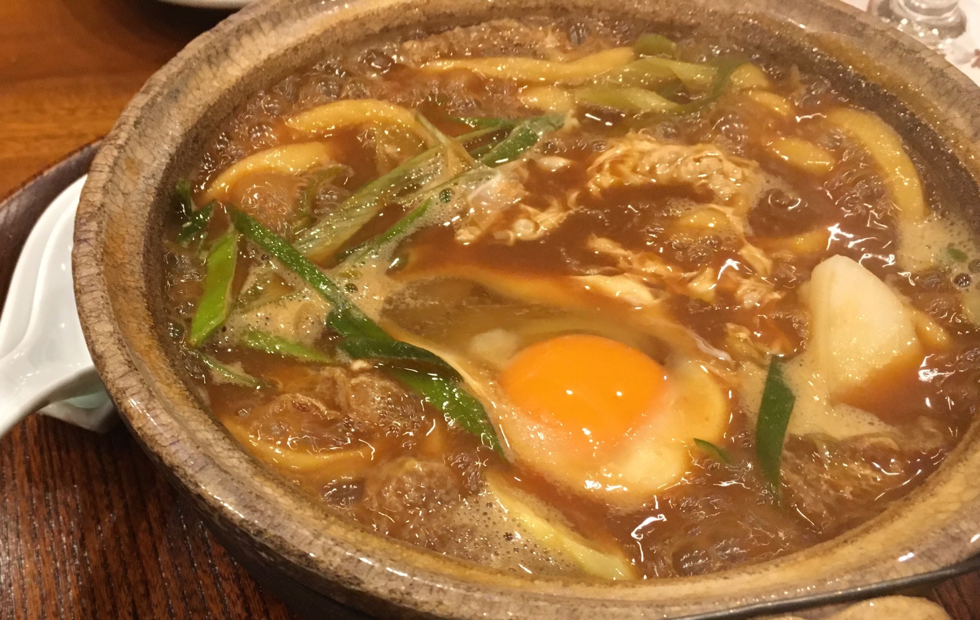 具材を入れて煮込むだけ!!簡単味噌煮込みうどん