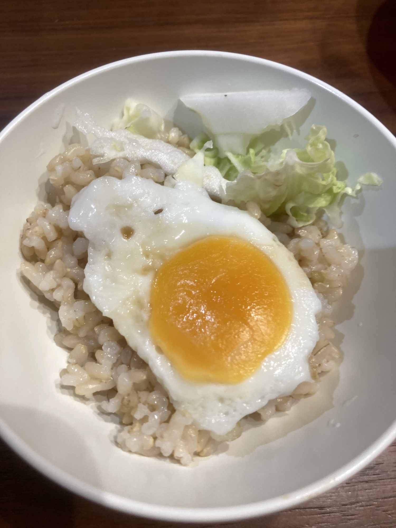 目玉焼きと白菜のせの朝ごはん