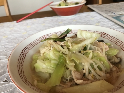 野菜の栄養を手軽にたくさんとれるのがいいですね。
ラーメンはもやしくらいしかいれないイメージですが、野菜から出る出汁で旨味がアップしておいしいです。