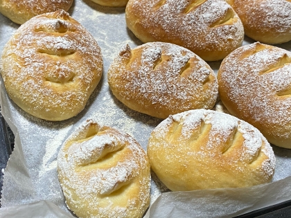 手ごねでも簡単に出来ました！

めちゃくちゃ美味しいのでまたリピしたいと思います(*^^*)