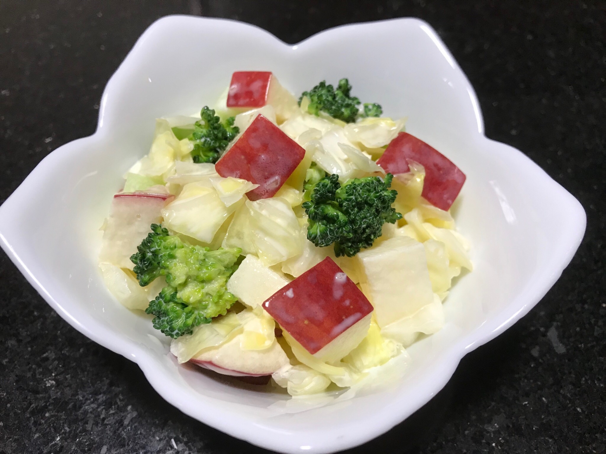 りんごと野菜のさっぱりサラダ