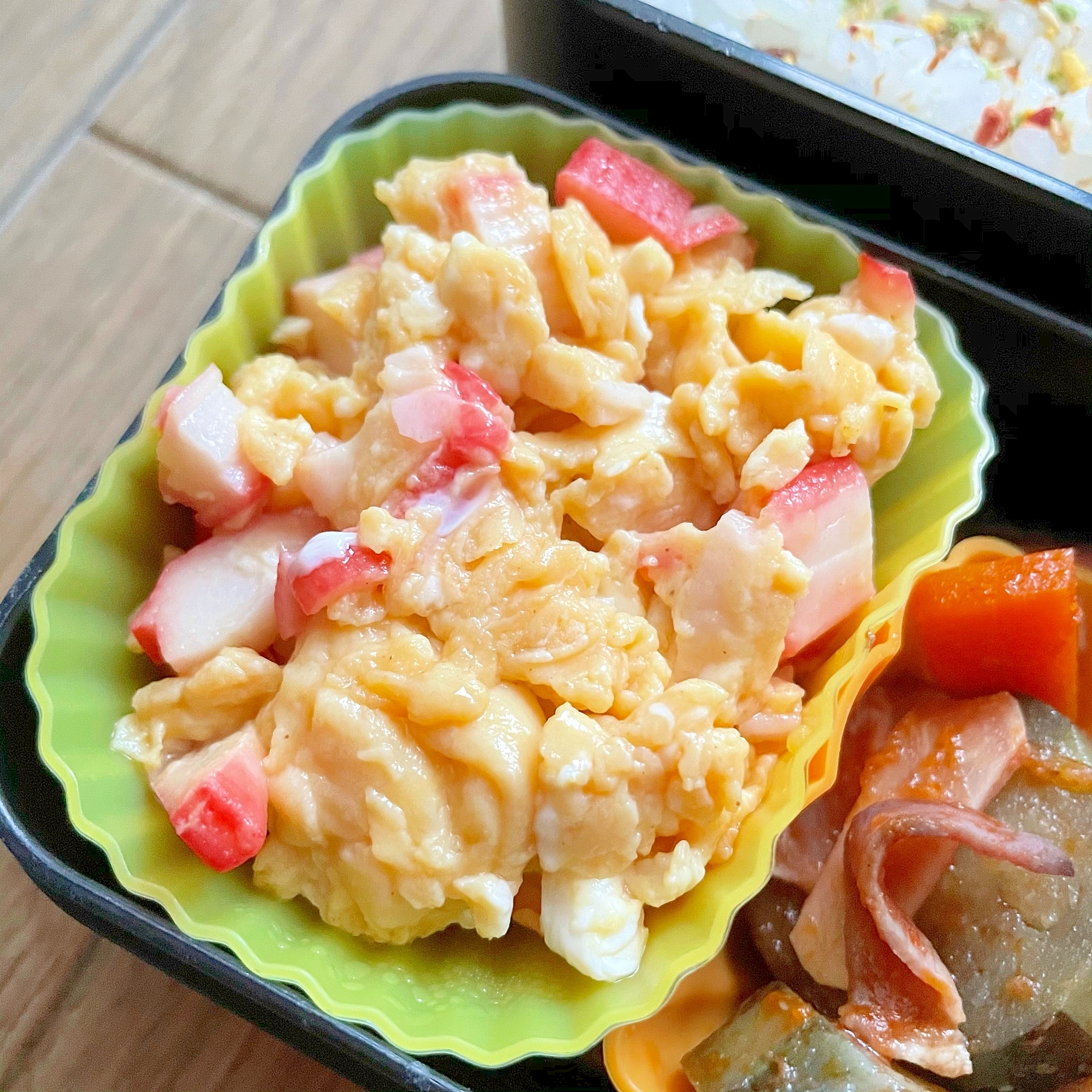 お弁当のおかずに!カニカマ炒り卵