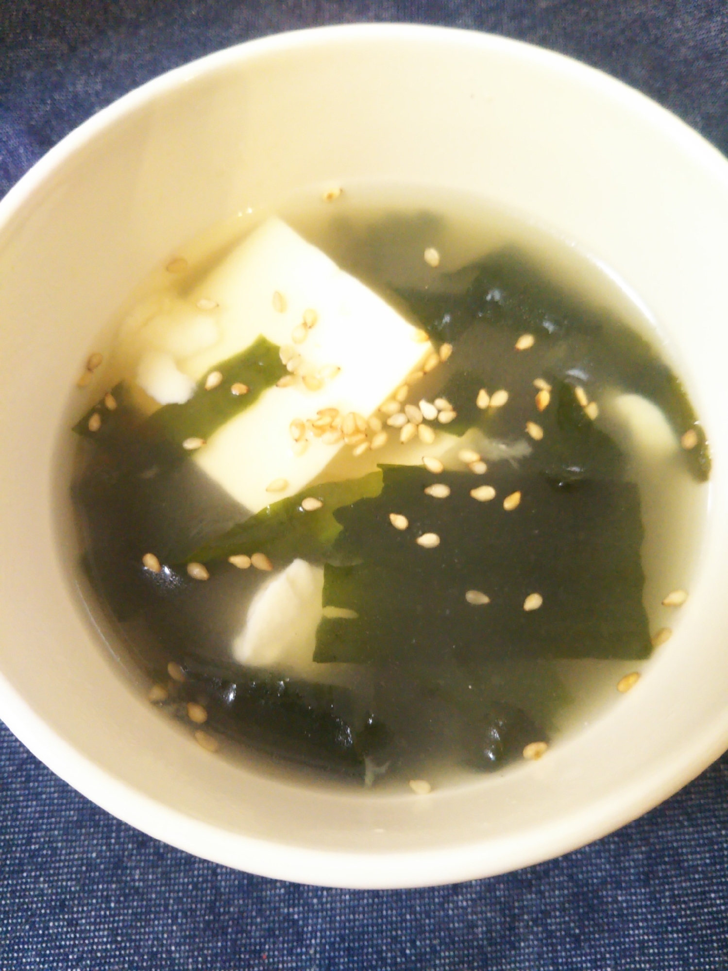 簡単！豆腐とワカメのスープ
