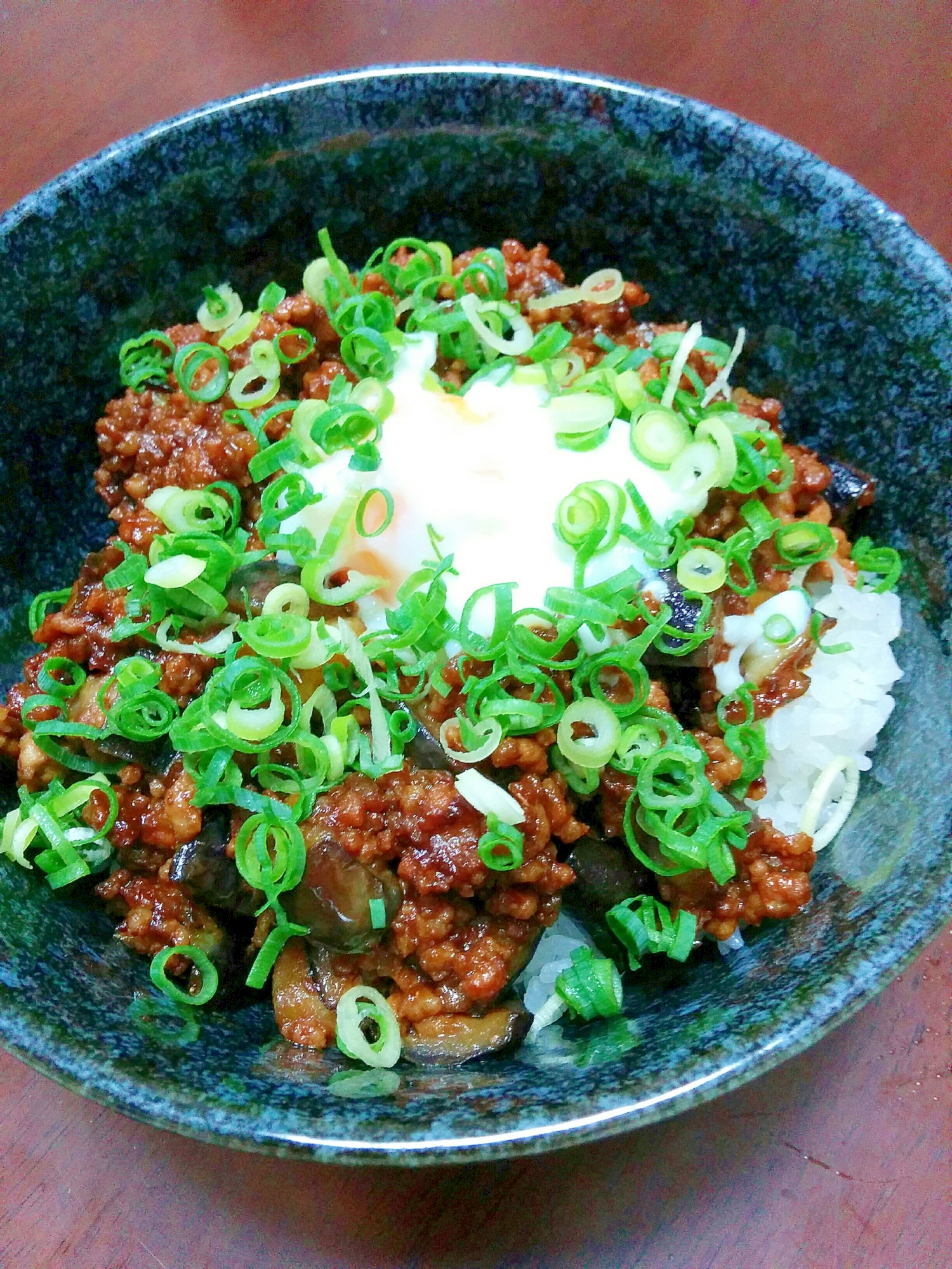 なすと豚ミンチの赤味噌丼