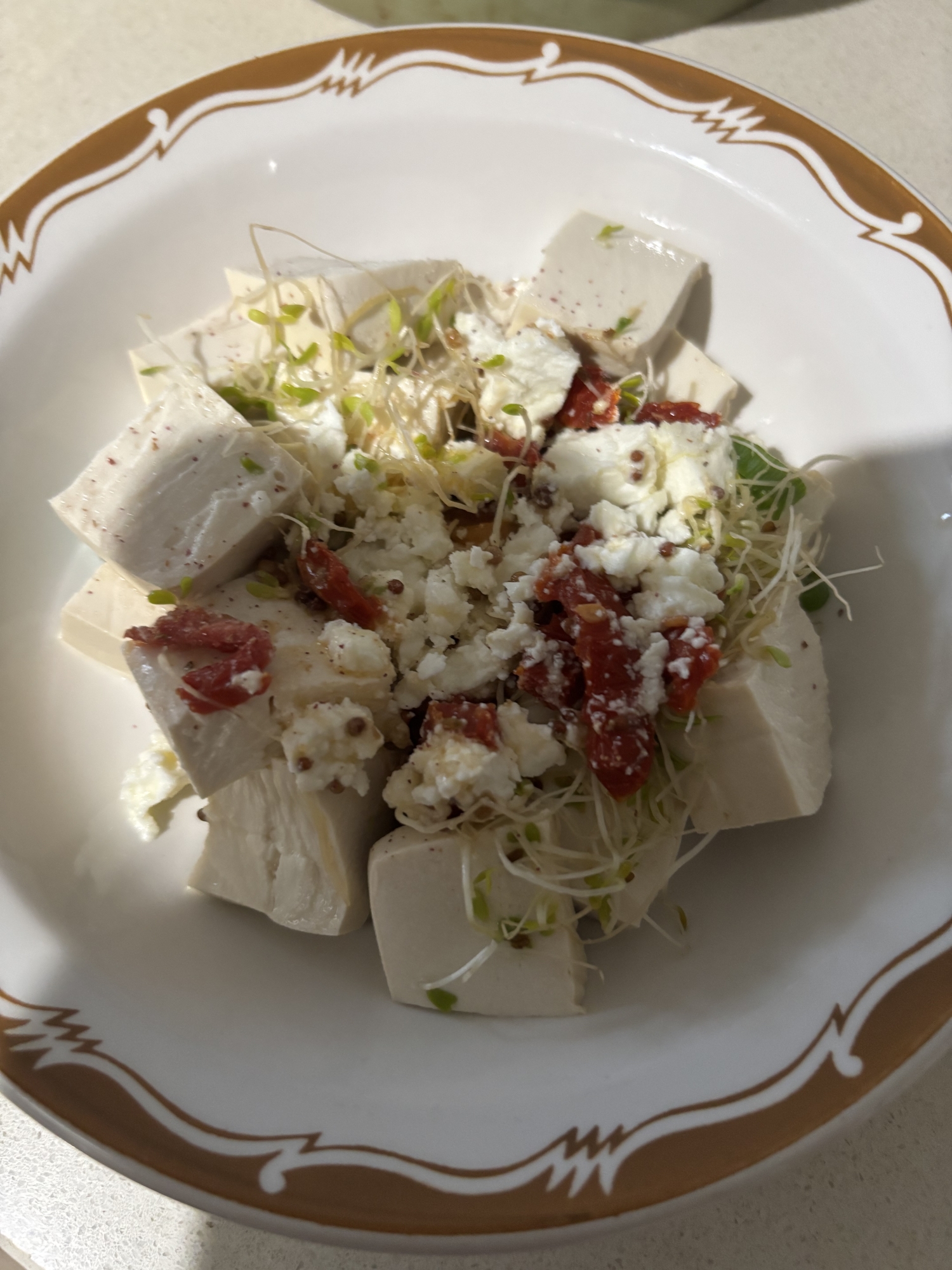 豆腐とチーズ、ドライトマトの簡単サラダ