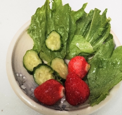 いちご♪生野菜サラダෆ˚*