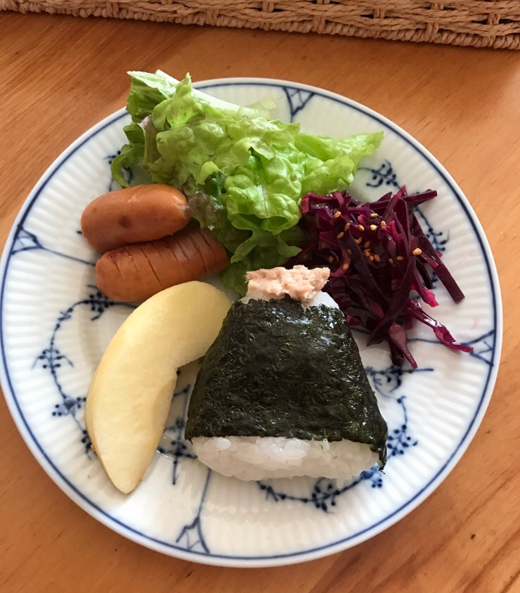 ツナおむすびの朝ごはんプレート