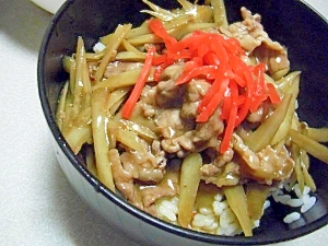 しゃきしゃき食感♪ごぼうで牛丼♪