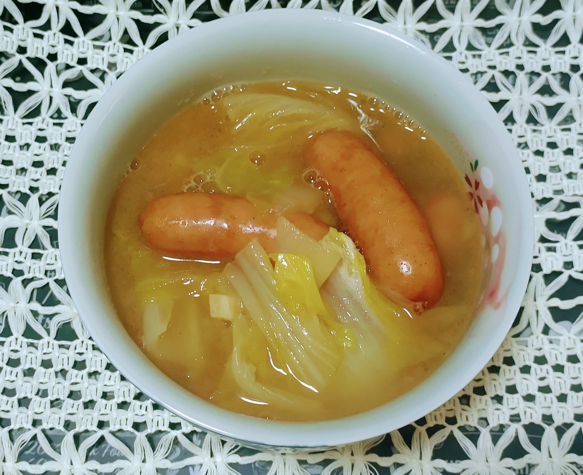 白菜とウインナーと餃子の胡麻油鍋