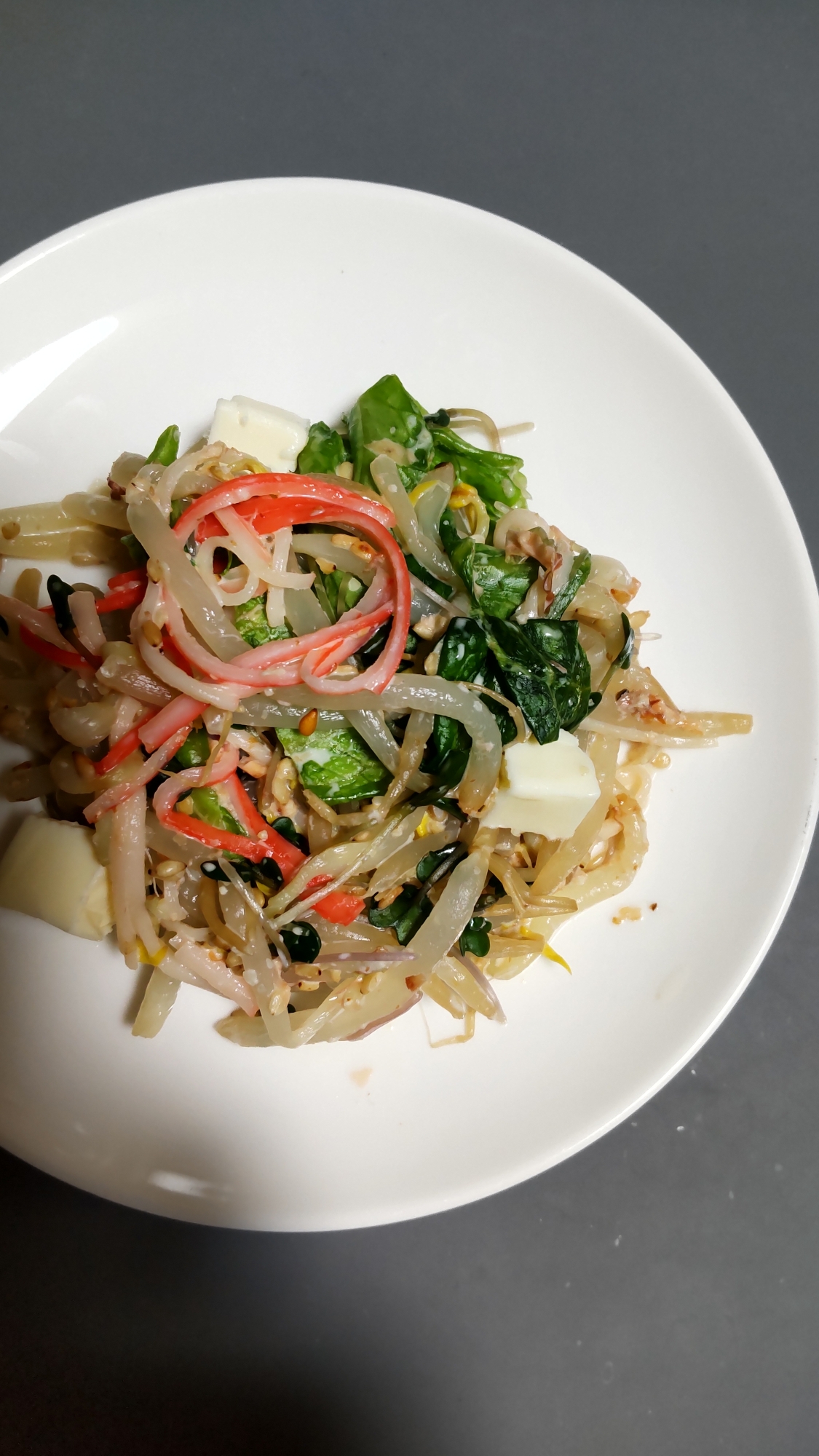 国産チーズともやしのサラダ