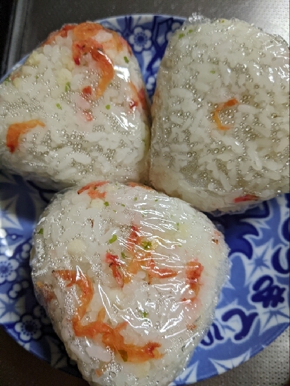 あみえびと青海苔とごまのおにぎり