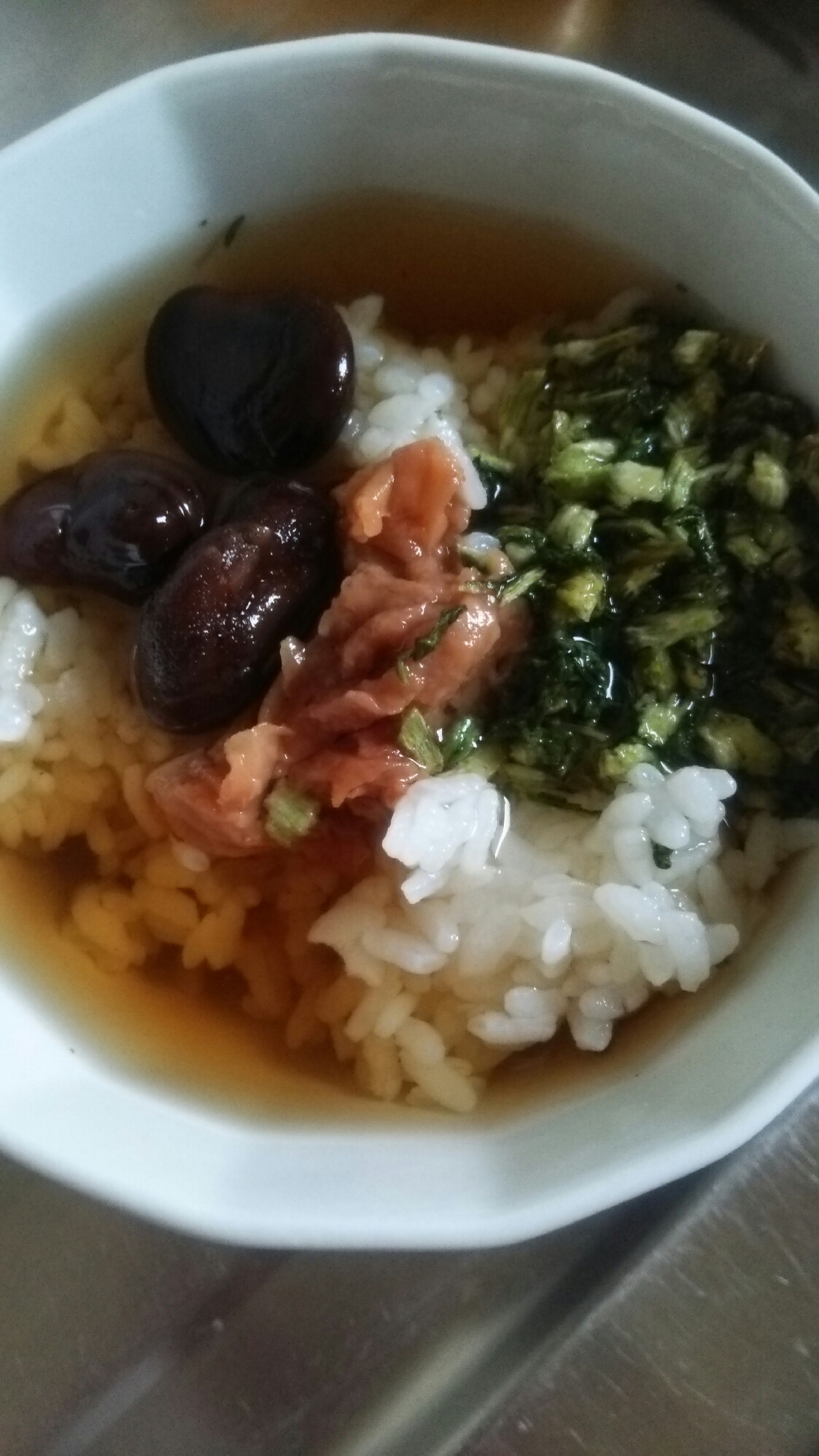 野沢菜と梅干しと醤油豆の麦茶漬け