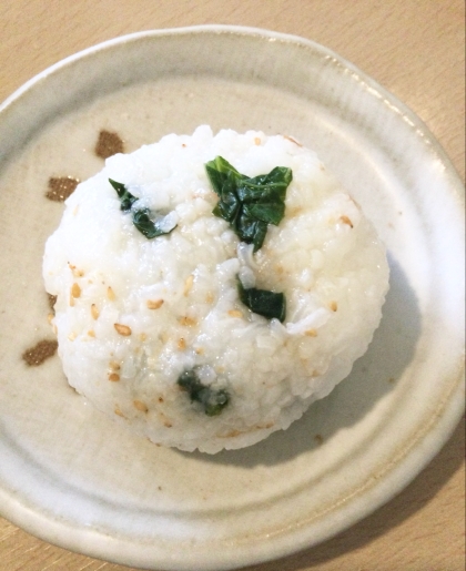 小松菜のごまおにぎり