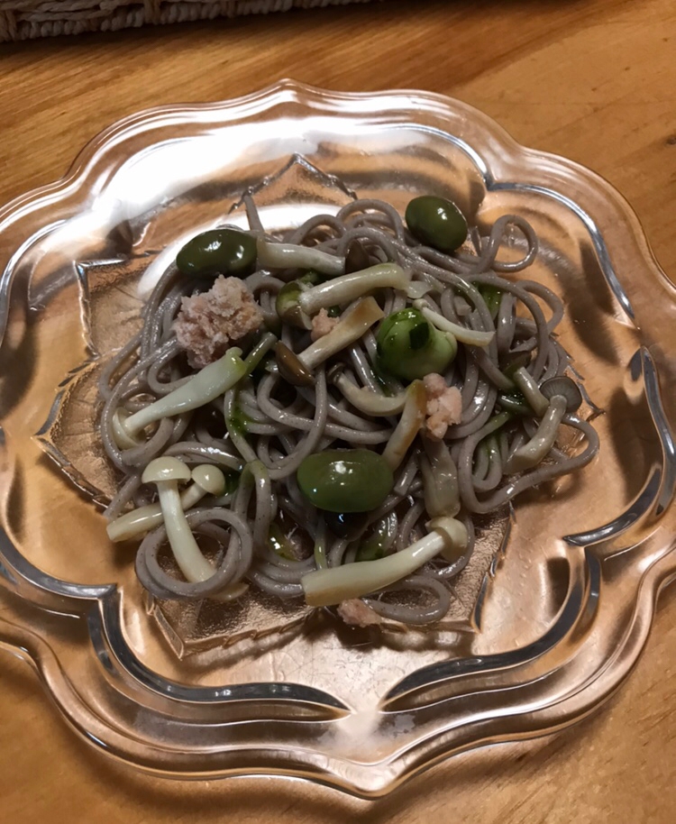 しめじと枝豆、ツナのバジル蕎麦