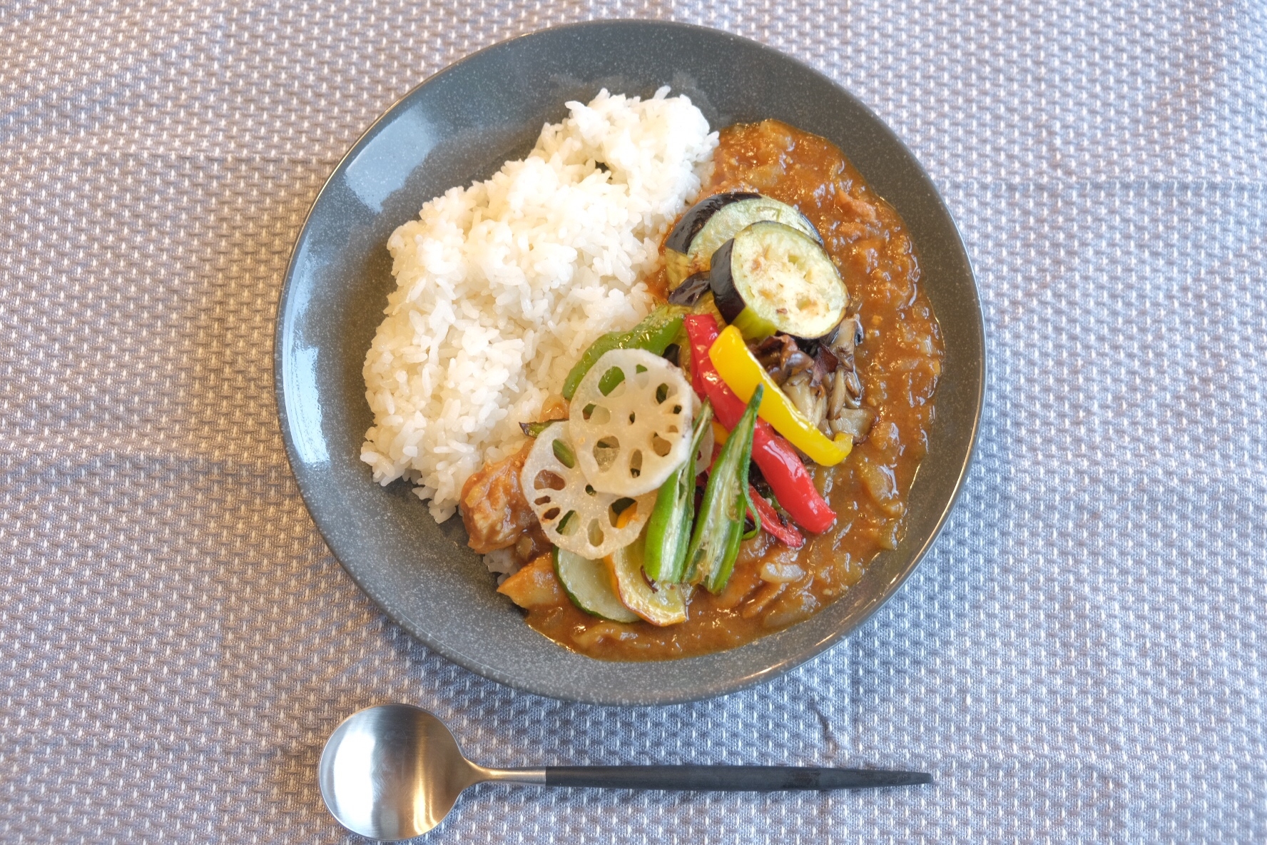 玉ねぎとりんごの無水カレー 夏野菜トッピング レシピ 作り方 By Apricotcream 楽天レシピ