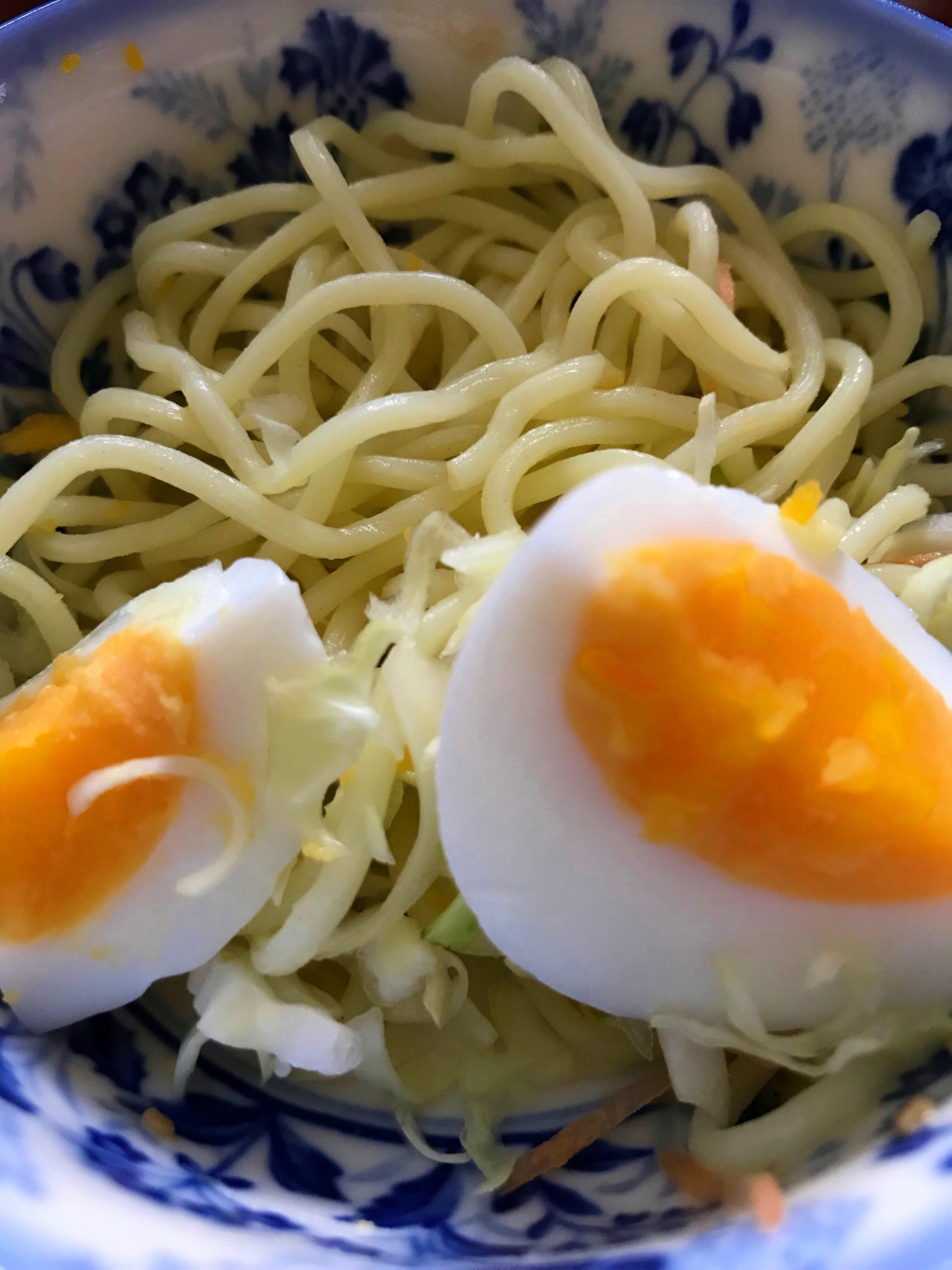 焼きそば麺でサラダ