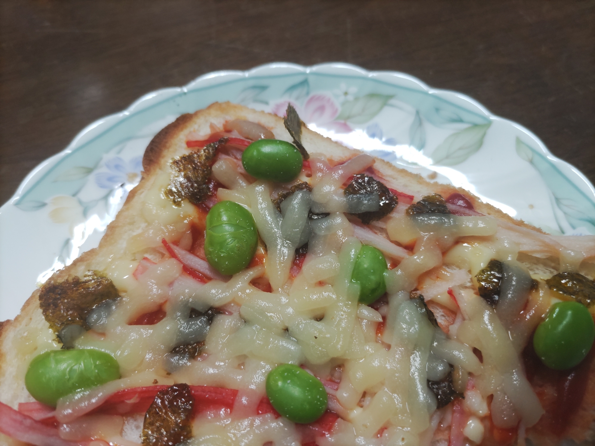 枝豆とカニカマと海苔のチーズトースト