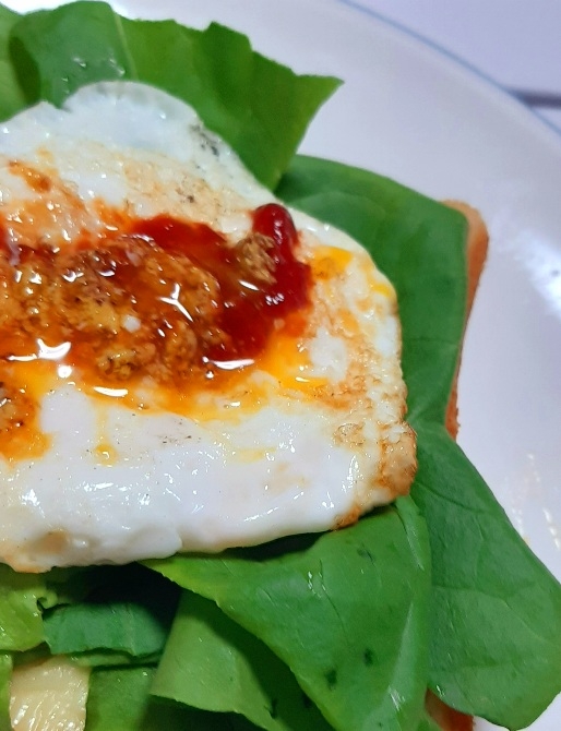 目玉焼きチーズトースト