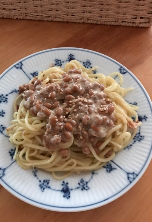 納豆マヨポンソースがけ鰹ぶし焼きそば