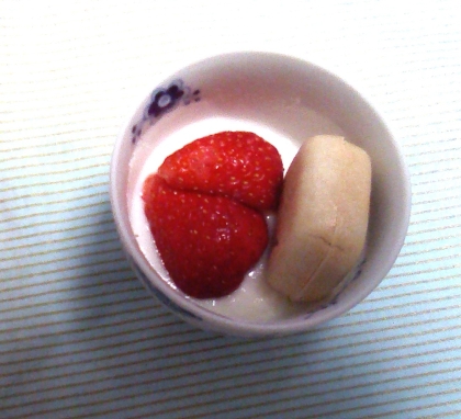 いちごと和菓子のヨーグルト