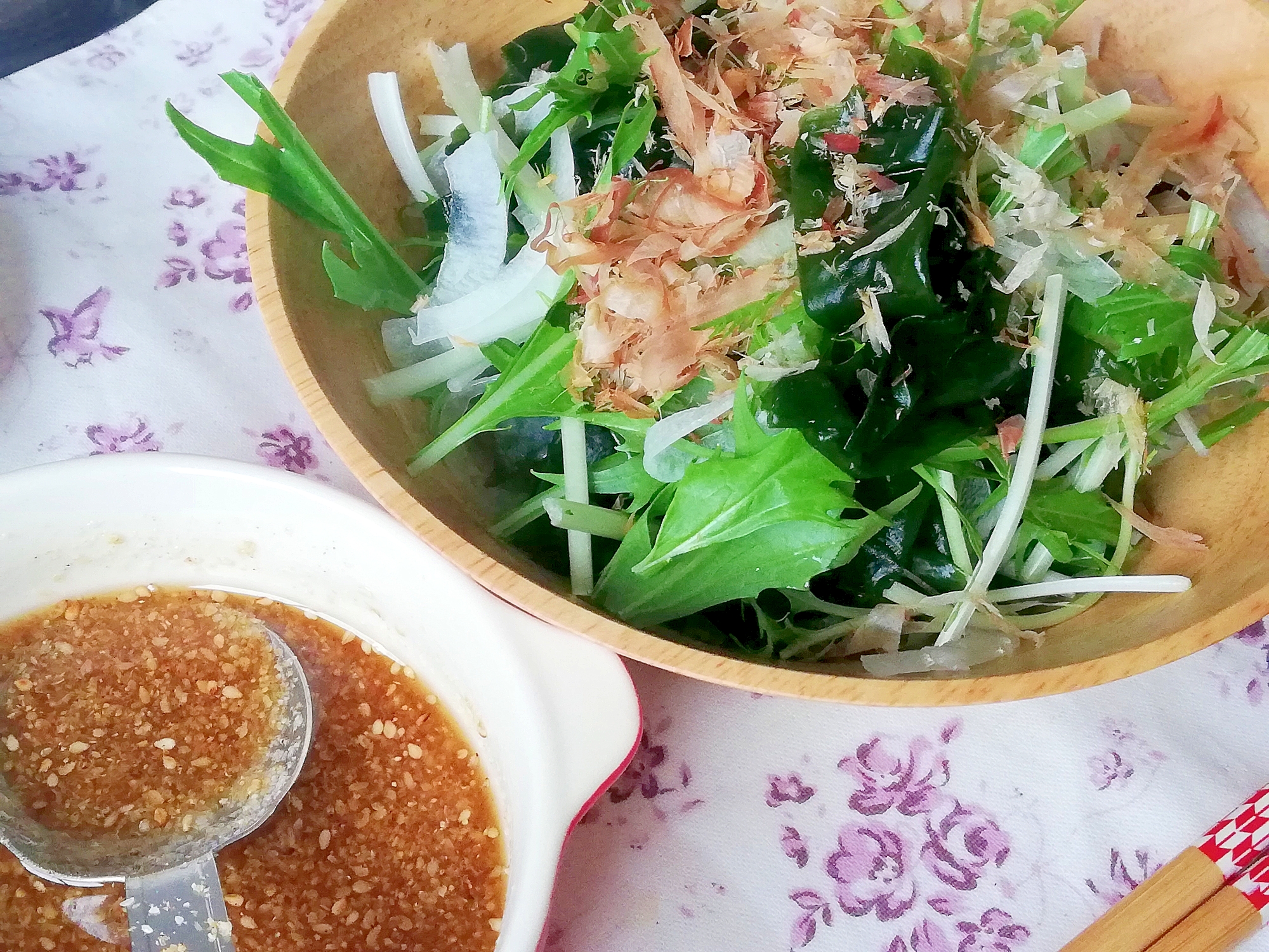 水菜ワカメ玉ねぎの簡単中華ドレッシングサラダ