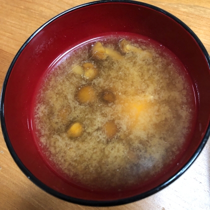 なめこと豆腐の味噌汁