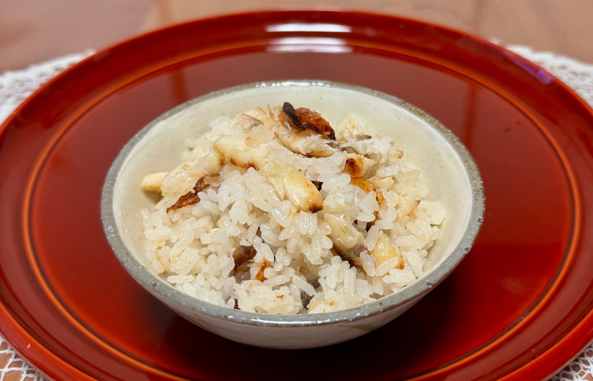 塩麹に半日漬けておいた鯛のアラ(皮も)で☆鯛めし