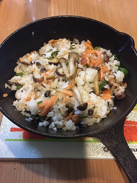 スキレットで作る鮭チャーハン